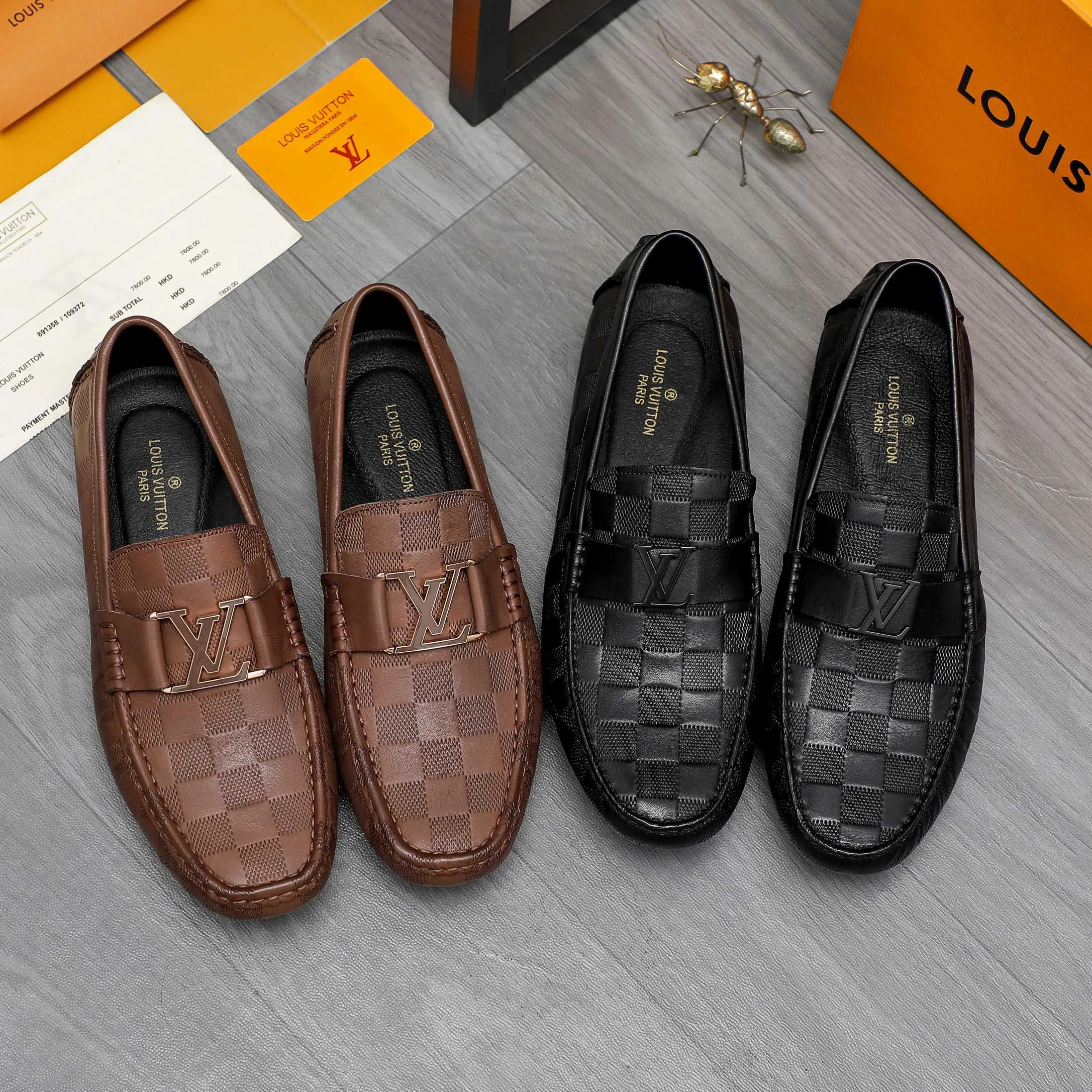Men's shoes💰400 Product trademark: LV "Louis Vuitton" business slip-on leather shoes Regular size: 38-45 (45 is custom-made and non-returnable) Product materials: Selected high-quality cowhide embossed upper, pigskin lining, rubber outsole